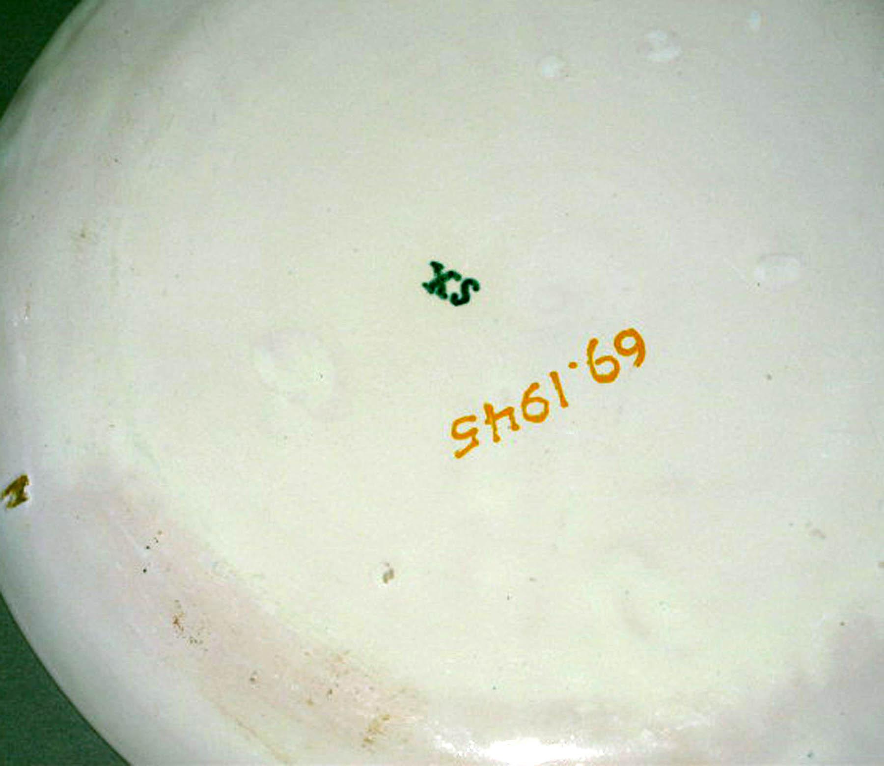 1969.1945 Faience plate (underside)