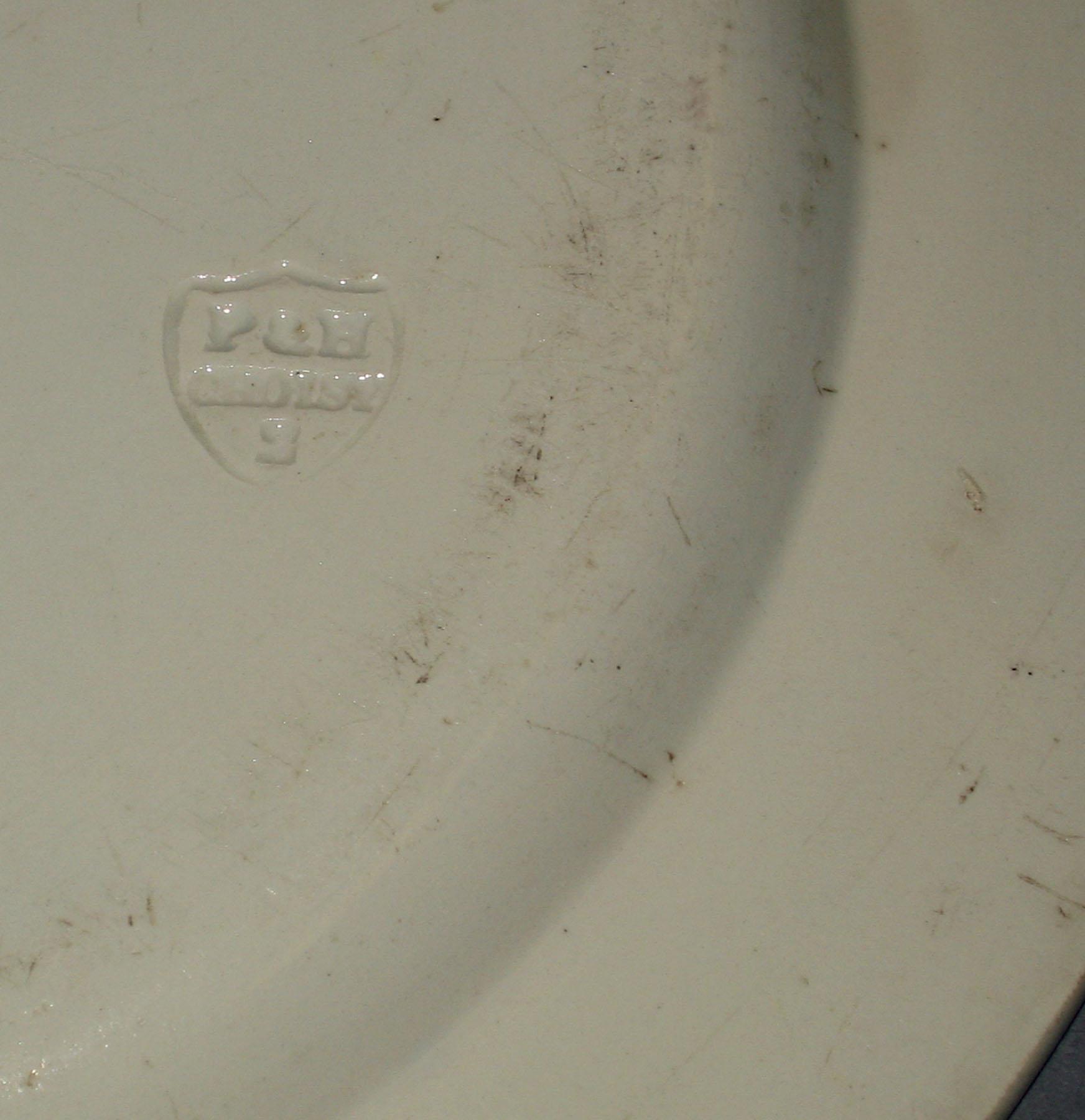 1969.1963 Choisy-le-roi creamware plate (mark)