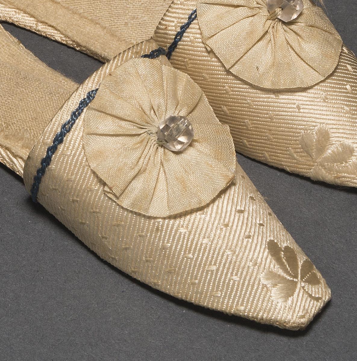 1969.1992 Needle Case, Detail