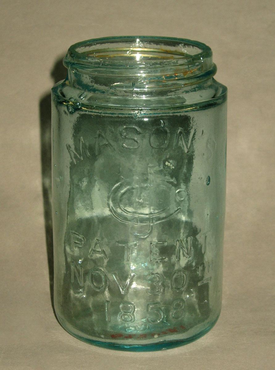 1969.2018.001 Glass jar