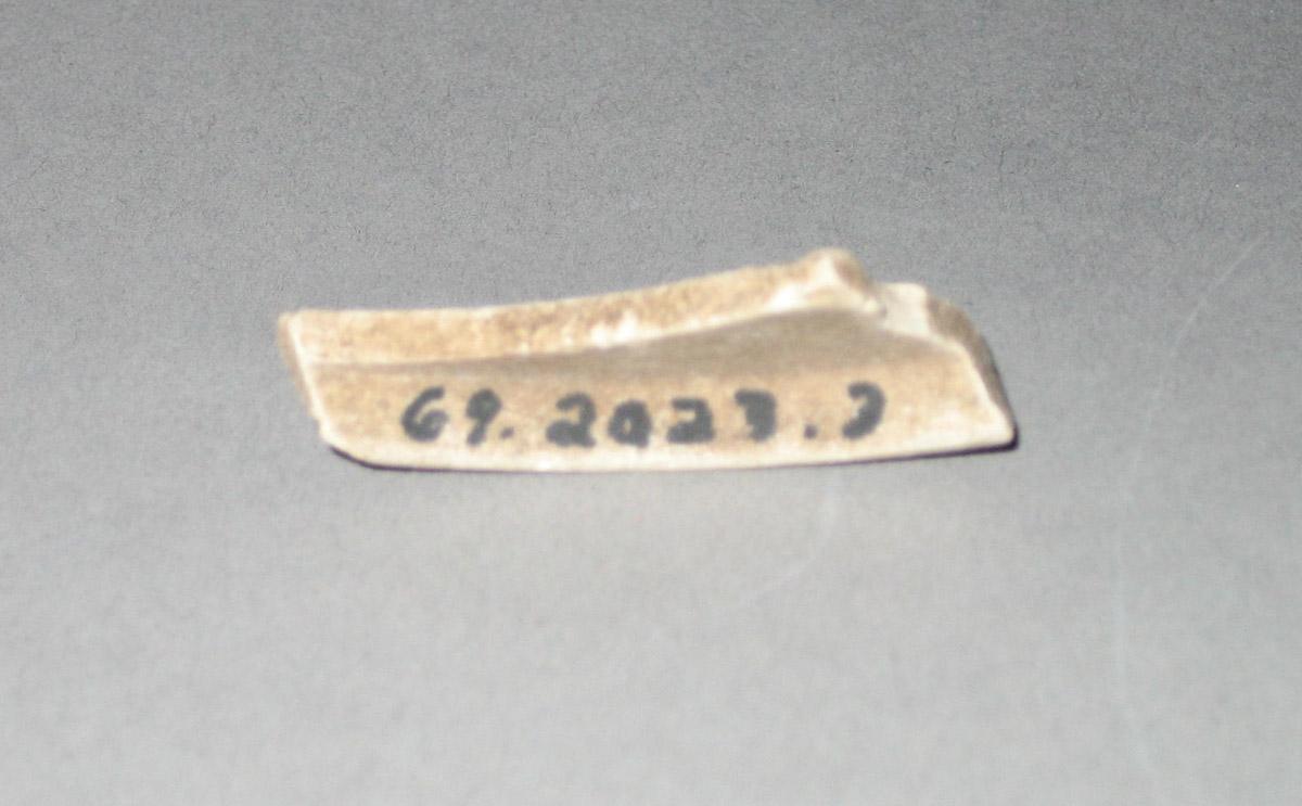 1969.2023.003 Ceramic fragment underside