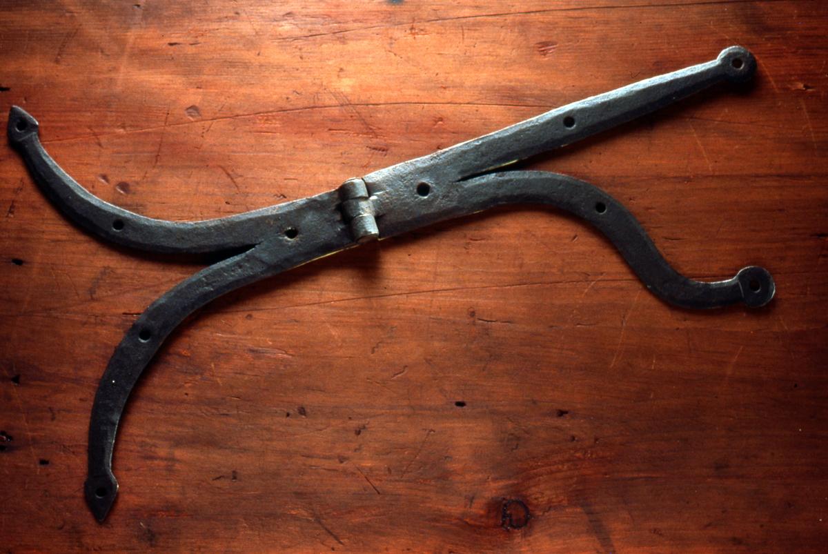 1969.2088 Hinge (view 2)