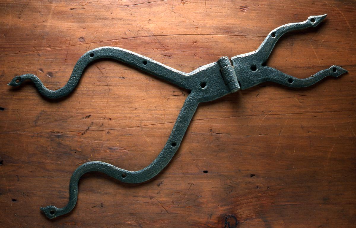 1969.2094 Hinge (view 2)