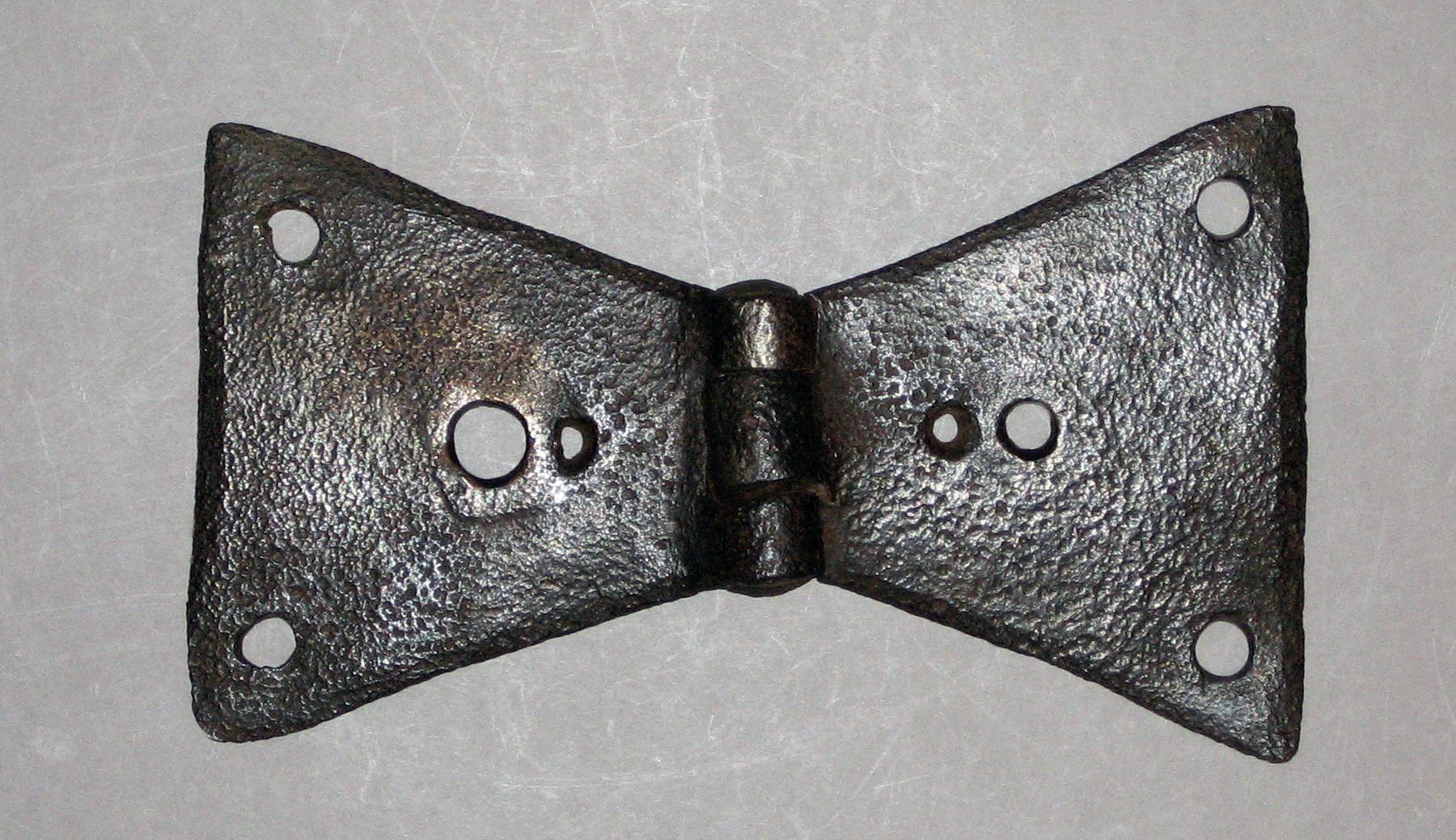 1969.2115 Hinge