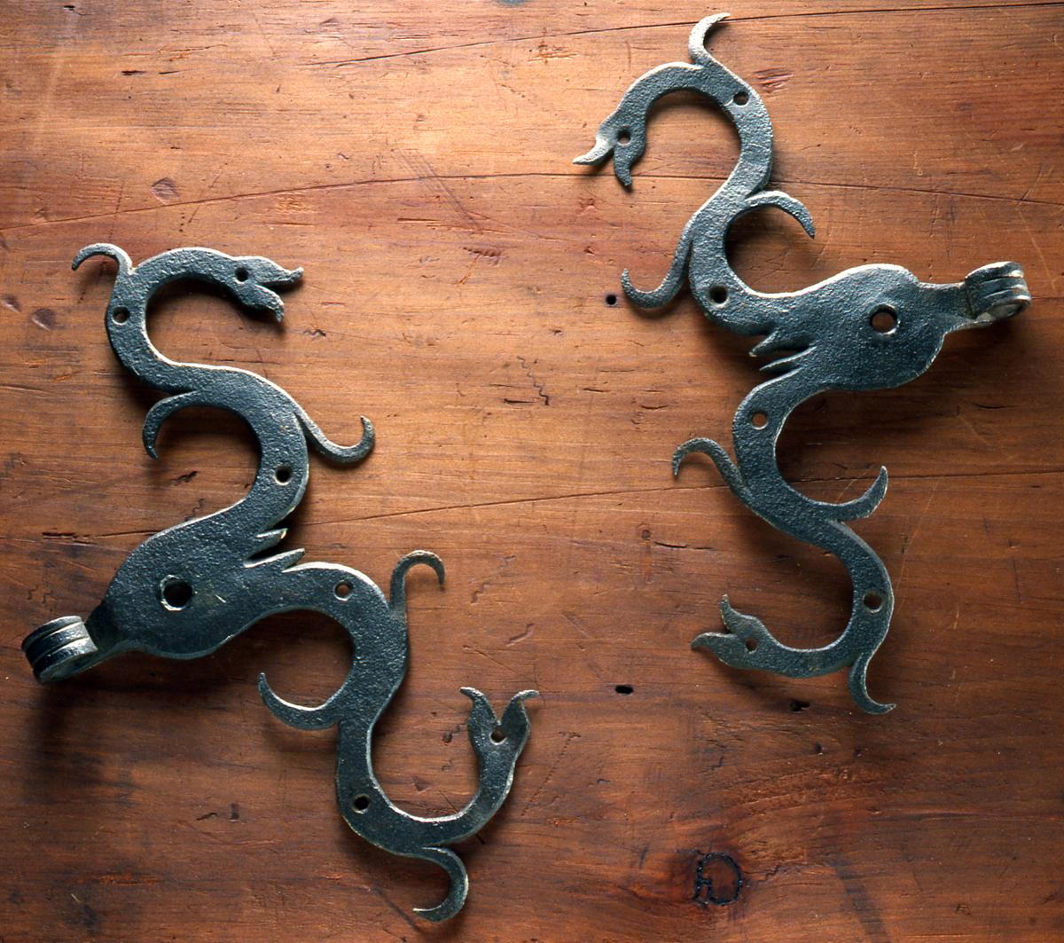 1969.2128.001, .002 Hinges