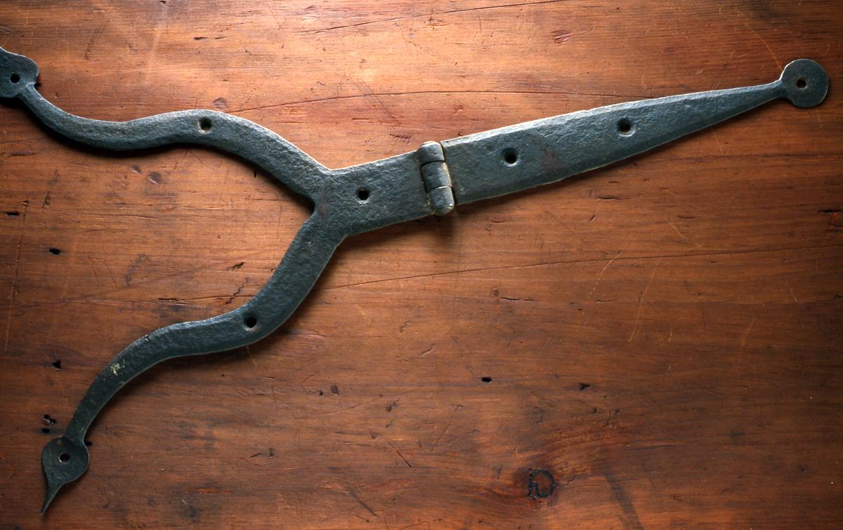 1969.2131 Hinge (view 2)