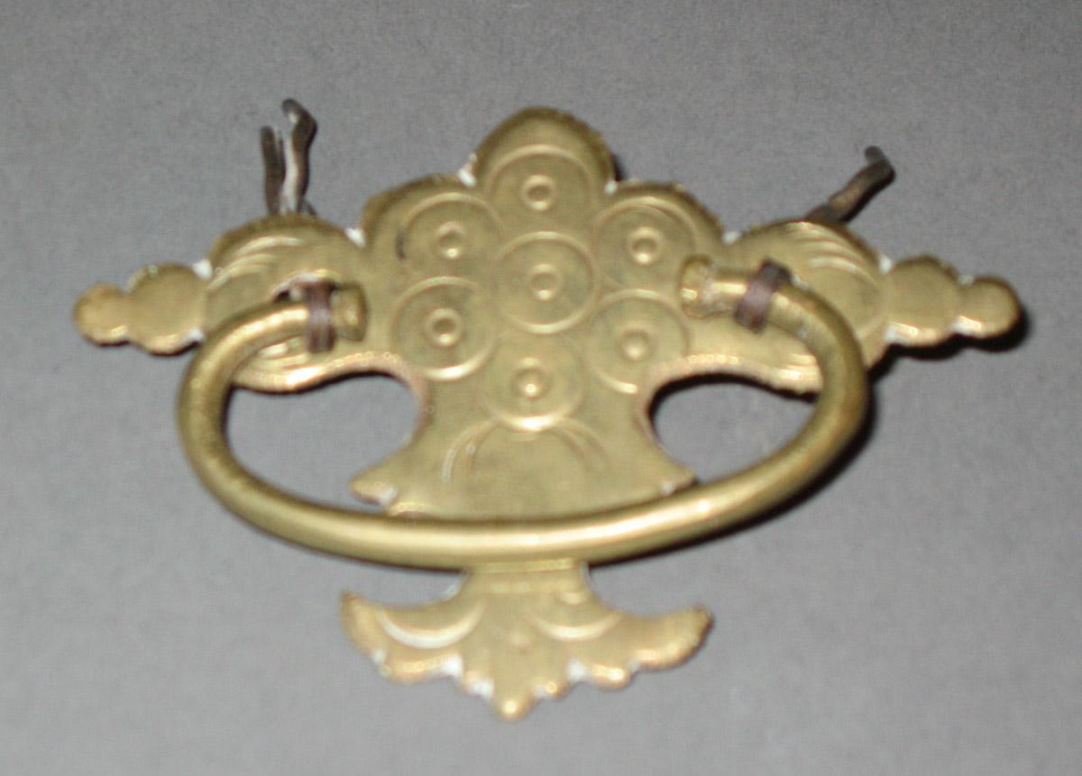 1969.2157 A Cabinet handle