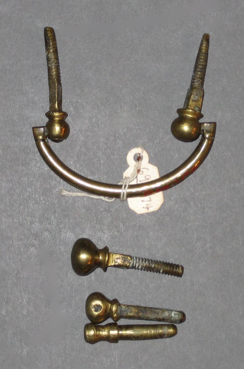 1969.2174 Bail handle