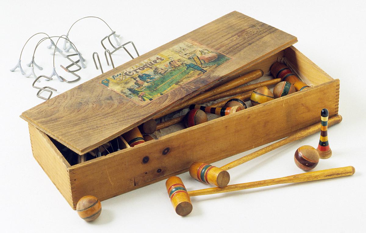 1969.2193 A-II Table Croquet Set