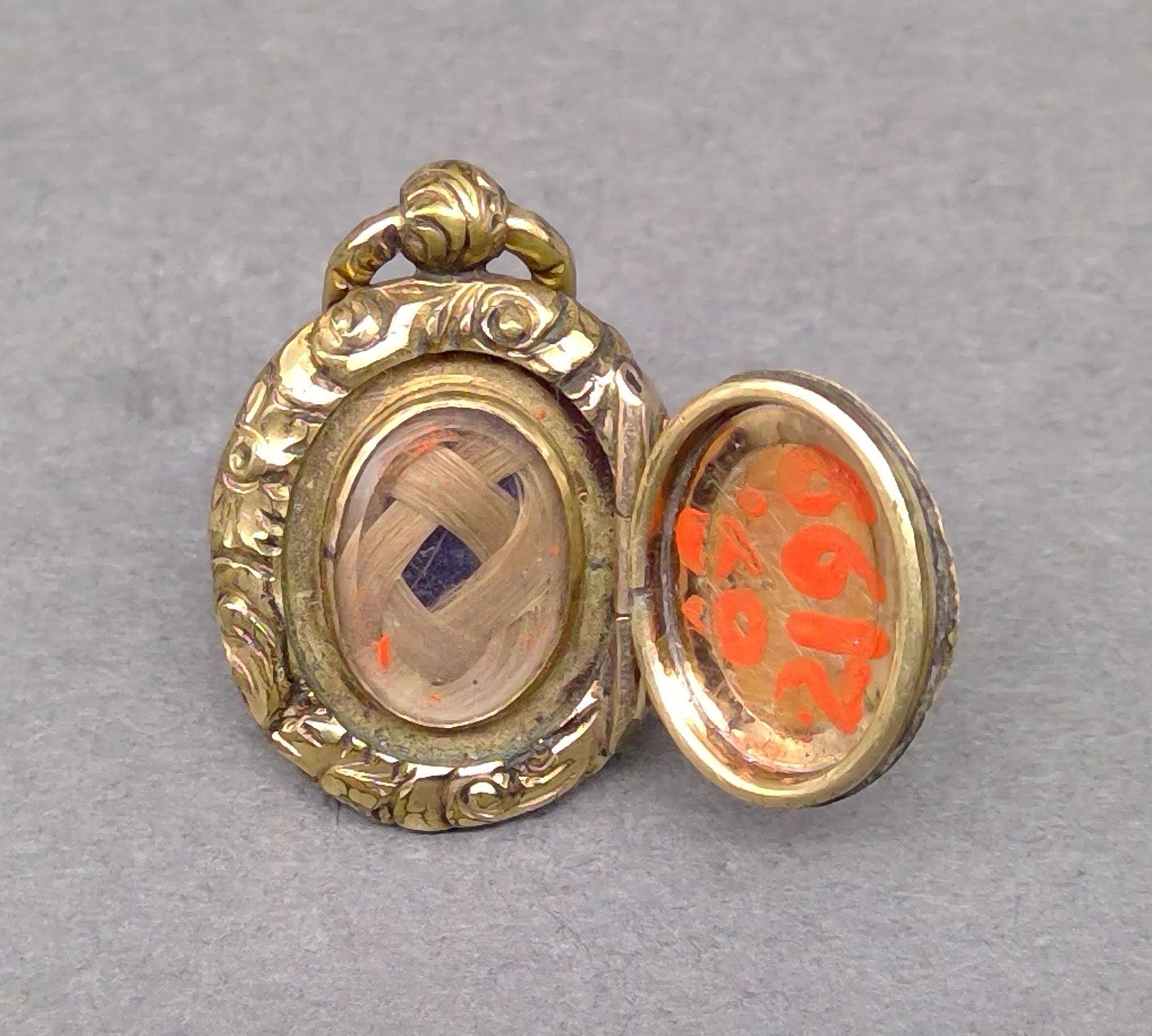 1969.2199 Locket, Mourning locket, view4