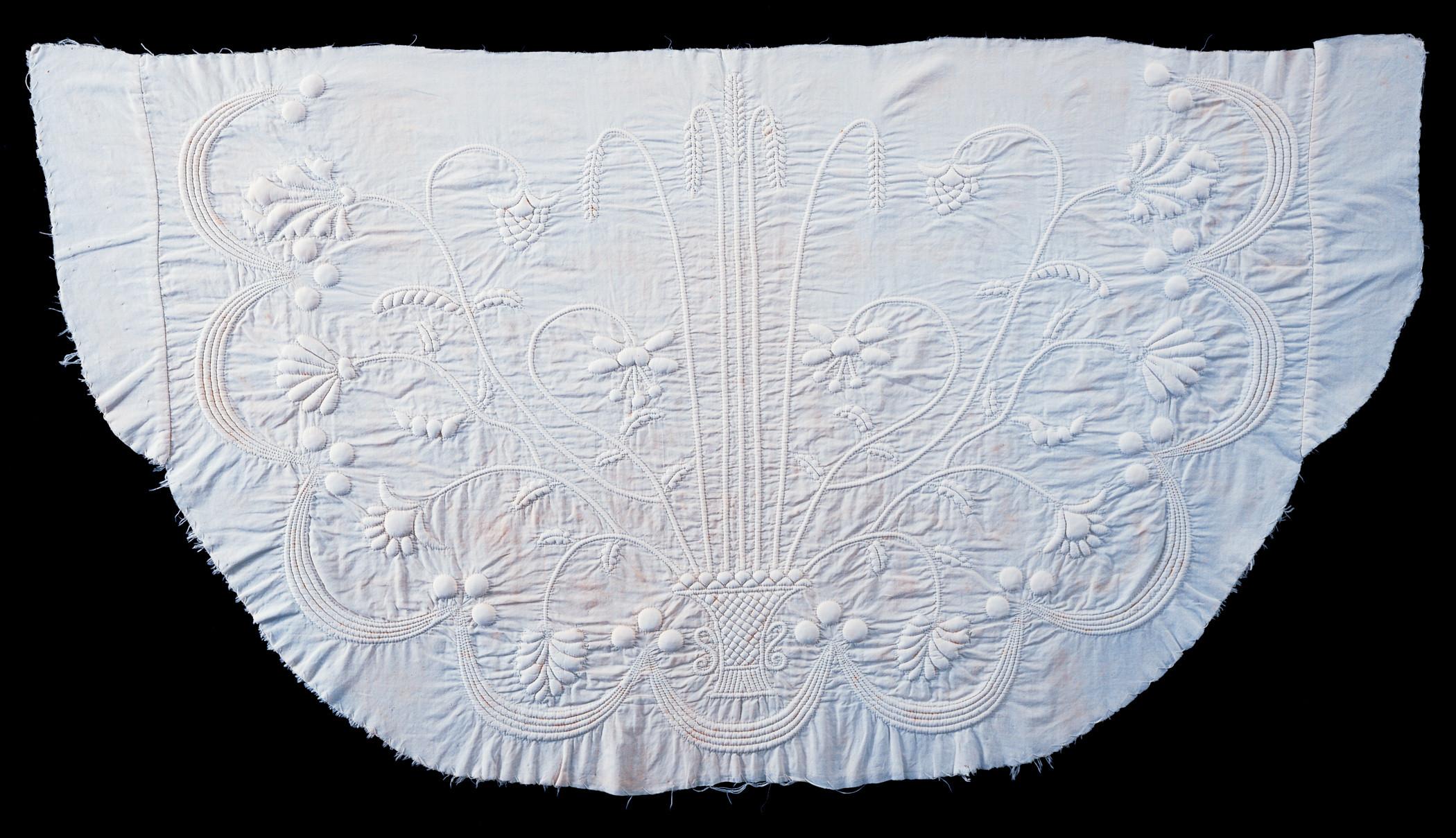 1957.0067.008 Dressing table cover