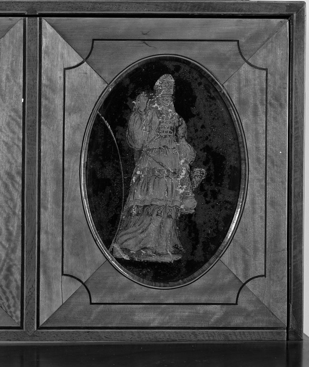 1957.0068 Lady's cabinet, Lady's writing table (detail 2)