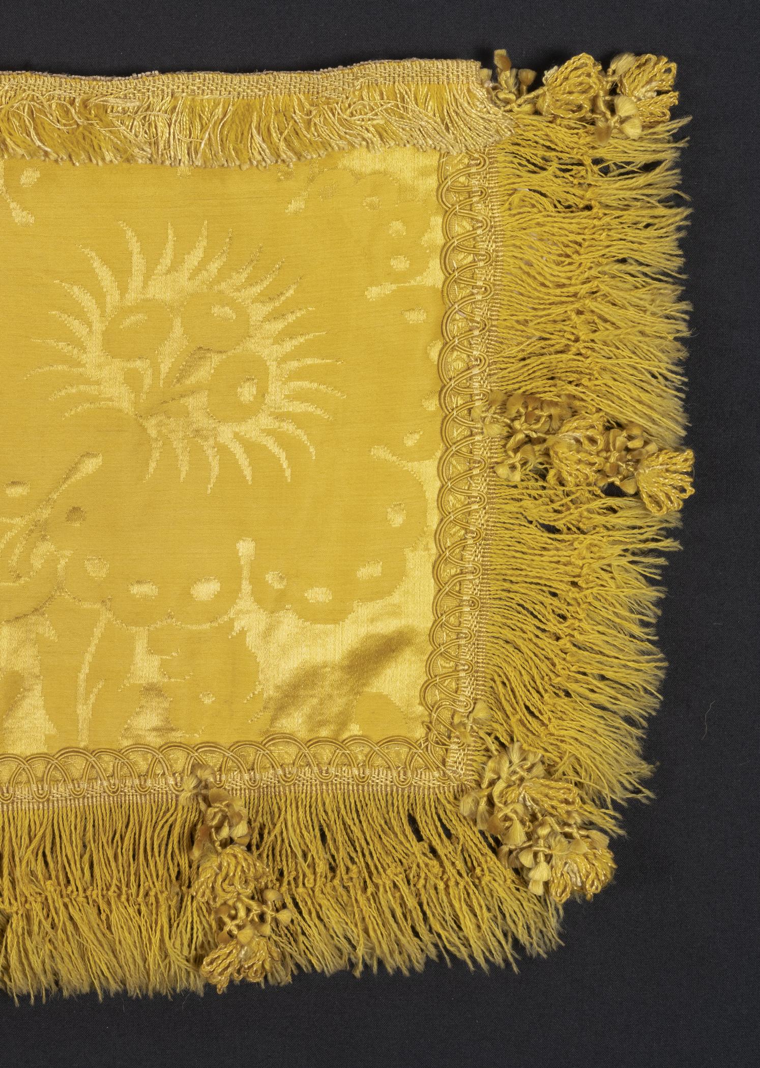 1957.0073.007 Bed hanging, detail 1