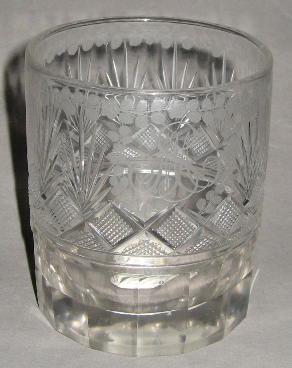 1957.0076.002 Lead glass tumbler