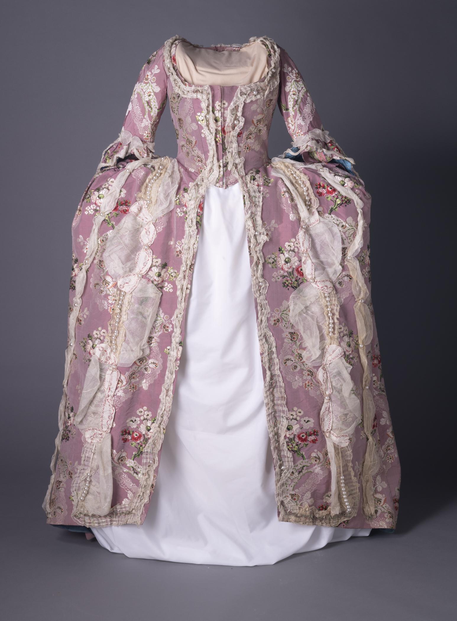 1969.2571 Dress, view 1