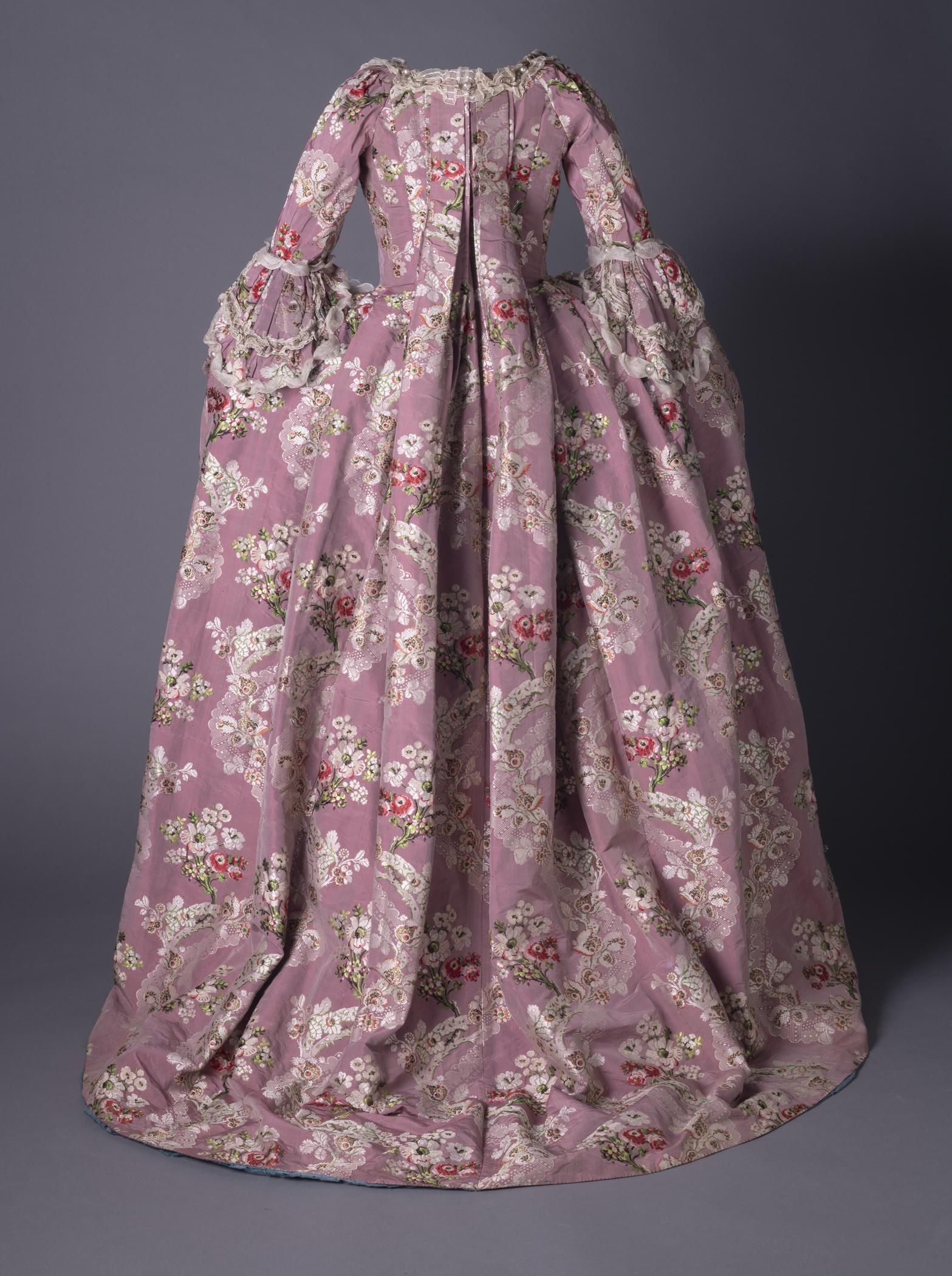 1969.2571 Dress, view 2