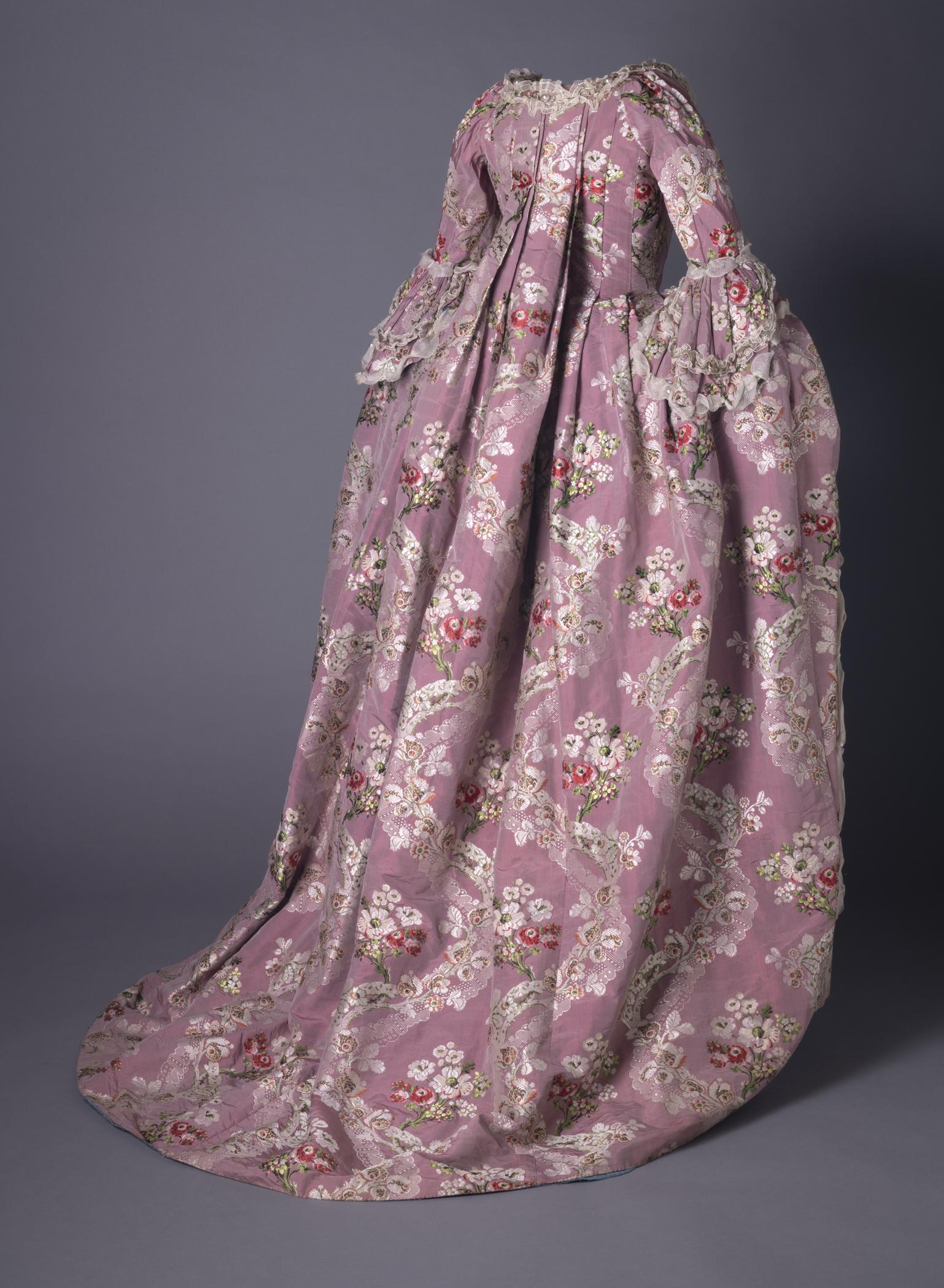 1969.2571 Dress, view 3
