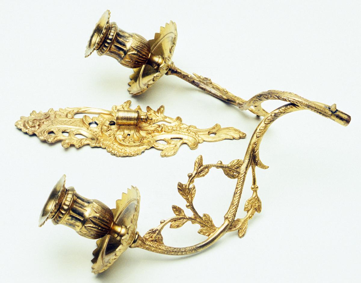 1957.0077.002 Sconce