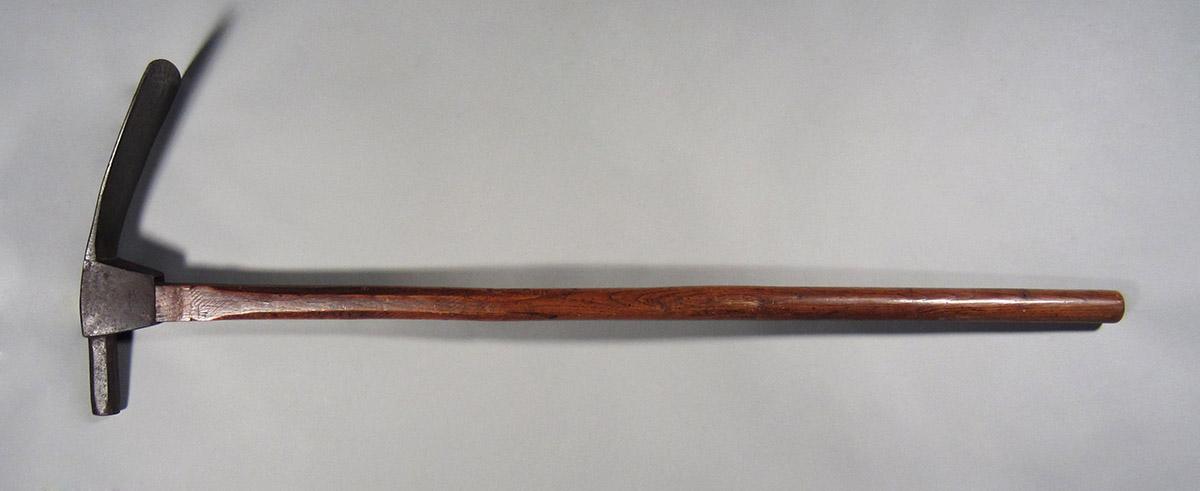 1957.0080.002, Adze, side 1