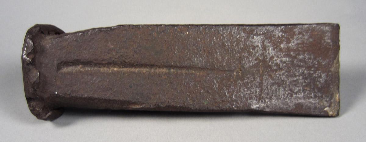 1957.0080.008 Splitting wedge, side 2