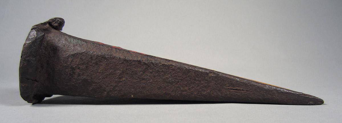 1957.0080.008 Splitting wedge, side 3
