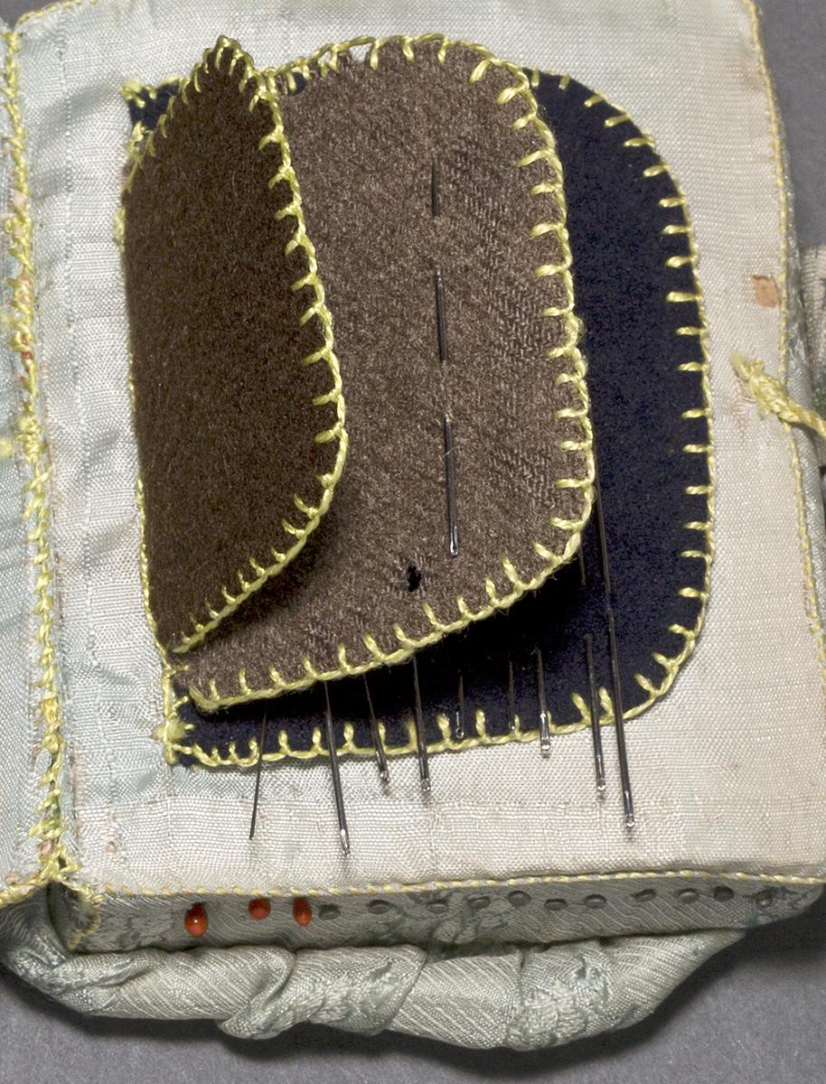 1957.0083.005 Needle Case, Inside Detail