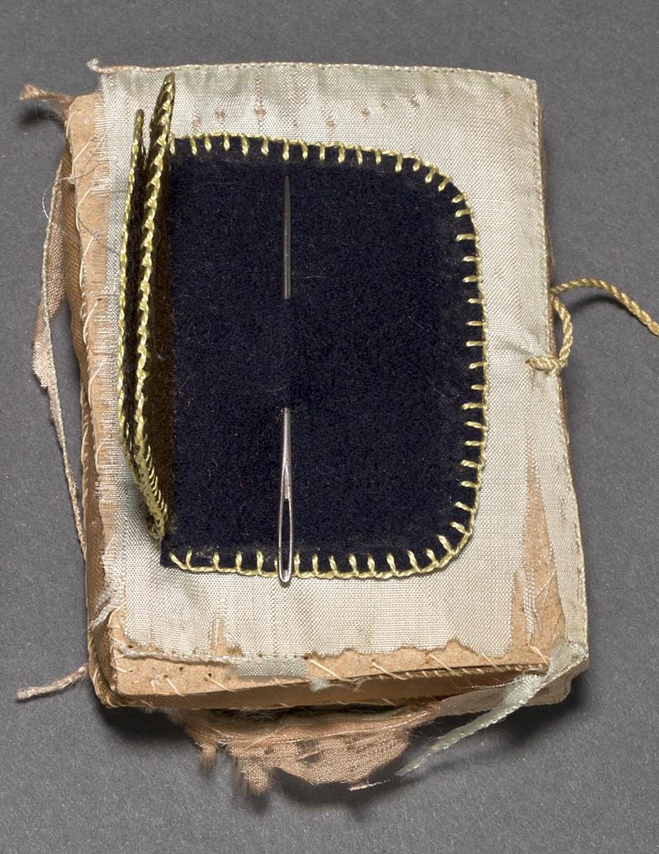 1957.0083.006 Needle Case, Inside View 2