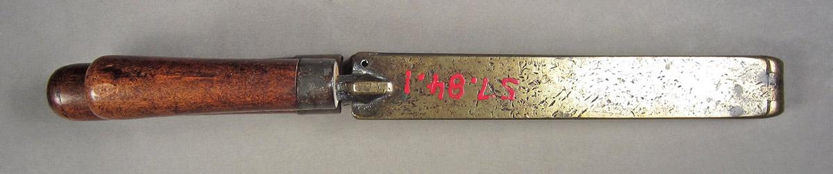 1957.0084.001, Shot mold, side 2