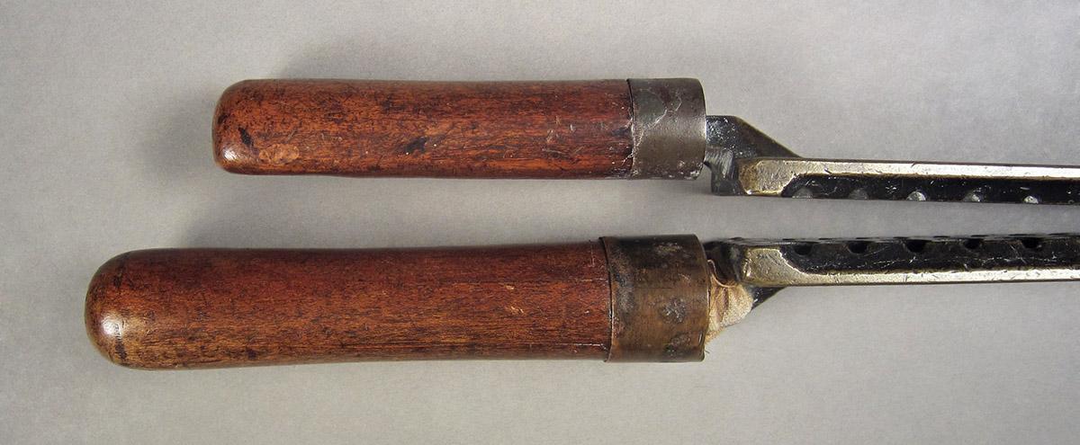 1957.0084.001, Shot mold, handles