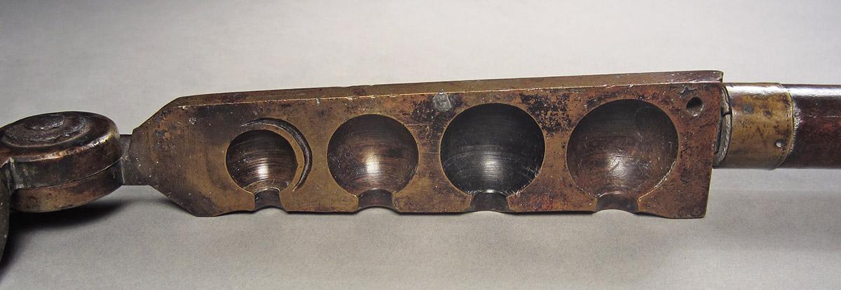 1957.0084.002, Bullet mold, inside 2