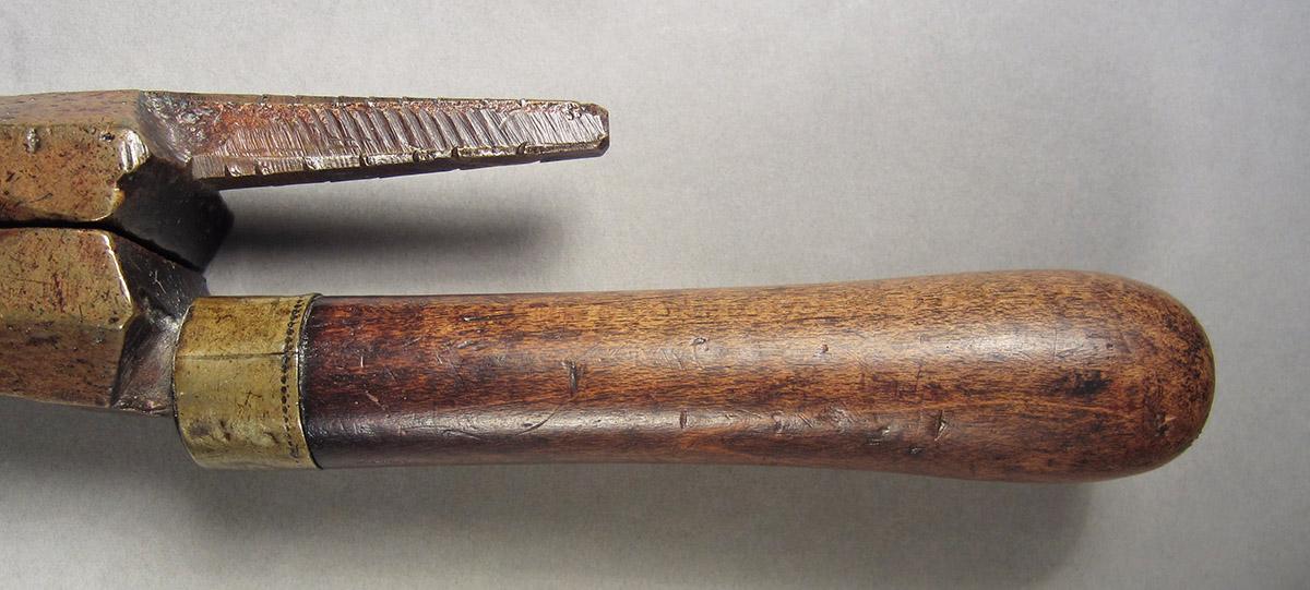 1957.0084.002, Bullet mold, handle