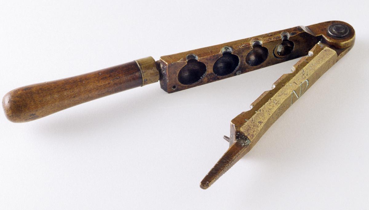 1957.0084.002 Bullet Mold