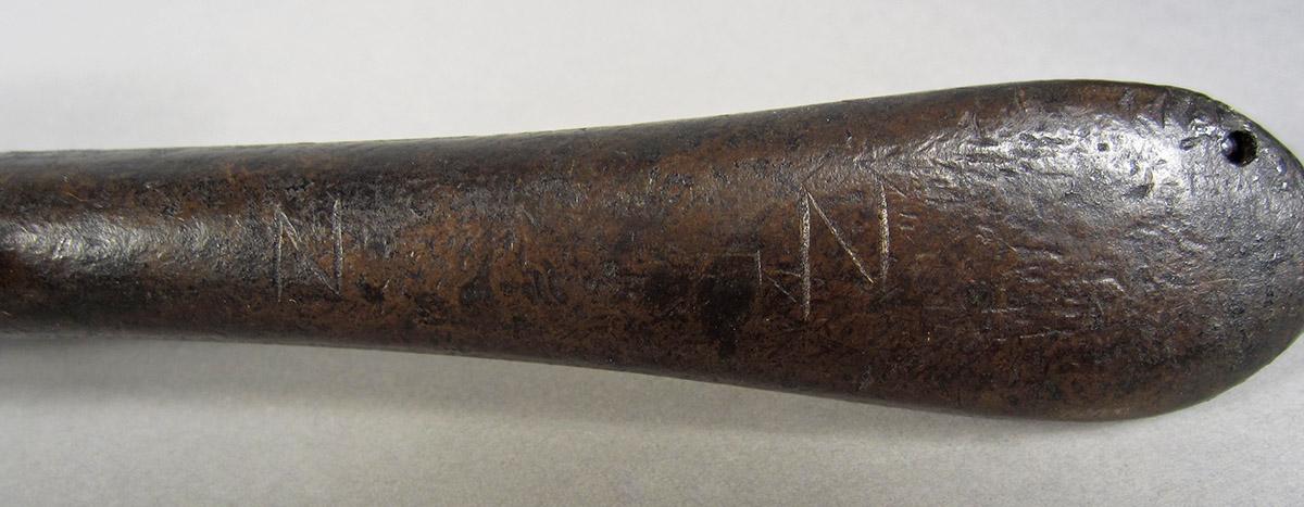 1957.0084.004, Spoon mold, marks