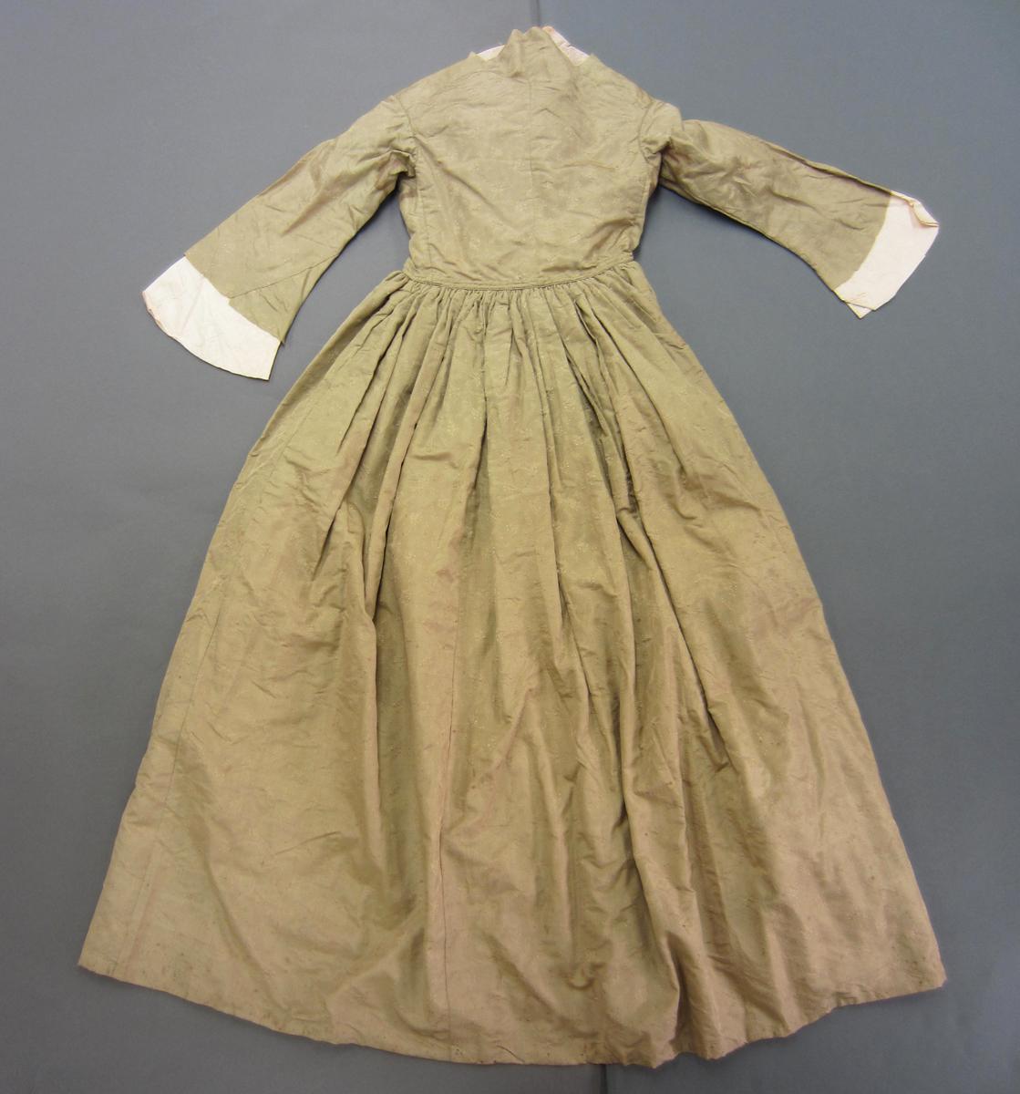 1969.2695.001 Dress, Back