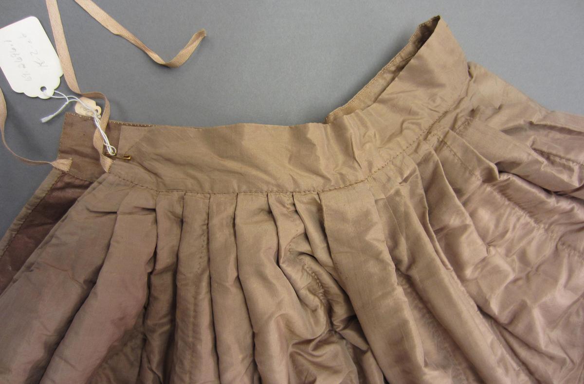 1969.2696.001 Petticoat, Waist