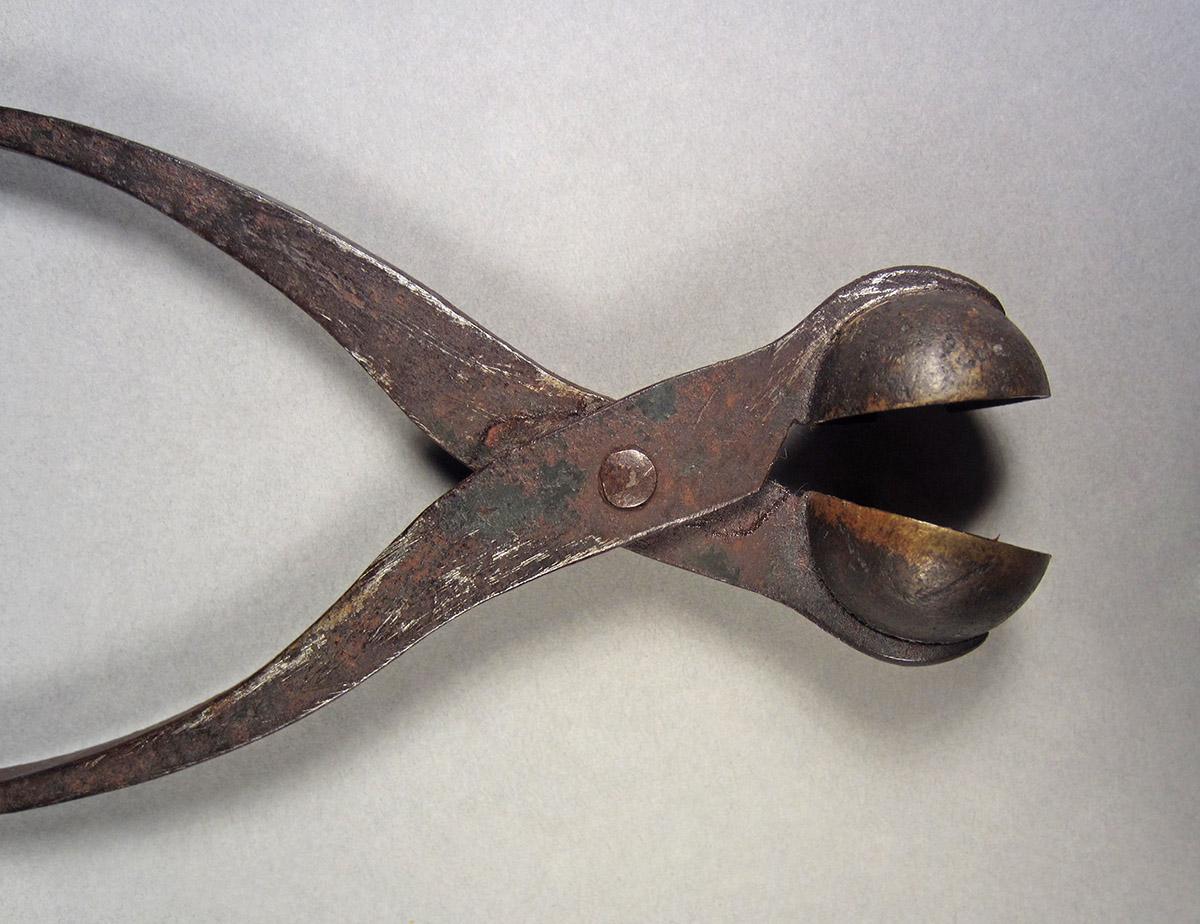1957.0084.008, Bullet mold, jaws side 1