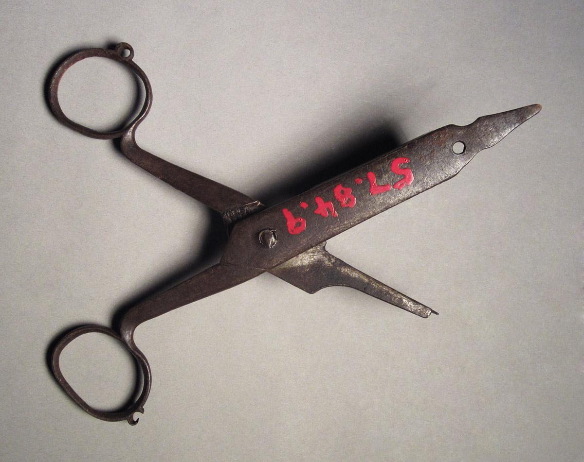 1957.0084.009, Snuffer, open side 2