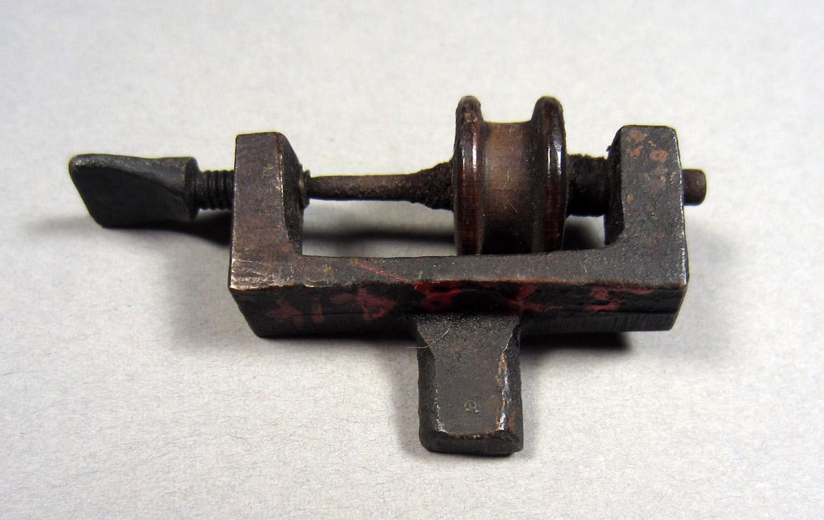1957.0084.014 Drill clamp, View 1