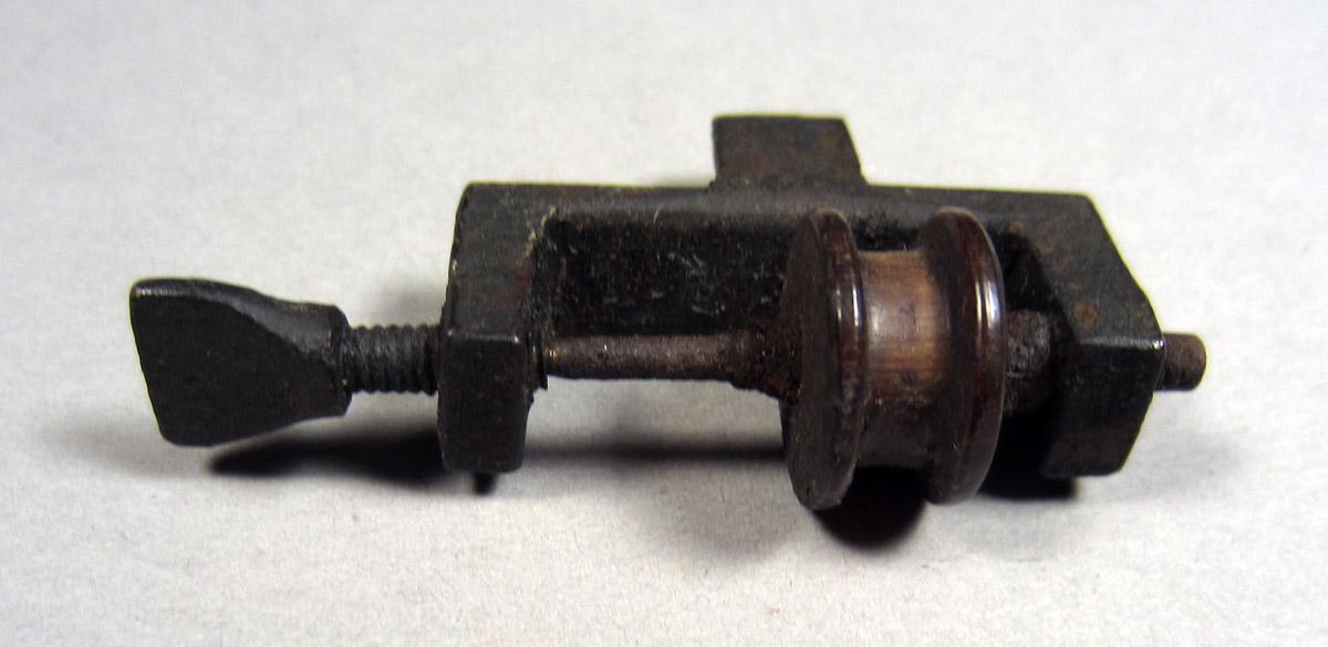 1957.0084.014 Drill clamp, Top