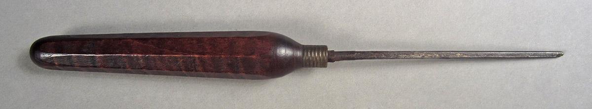 1957.0084.017, Turning tool, overall side 1