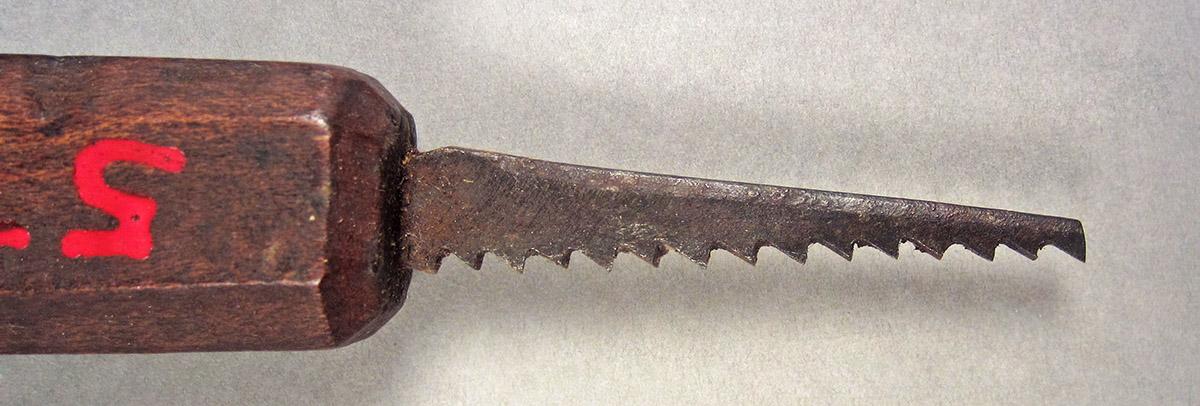 1957.0084.030, Keyhole saw, blade side 2