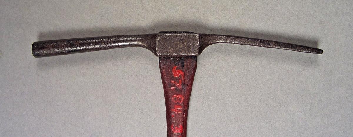 1957.0084.037, Hammer, head side 1
