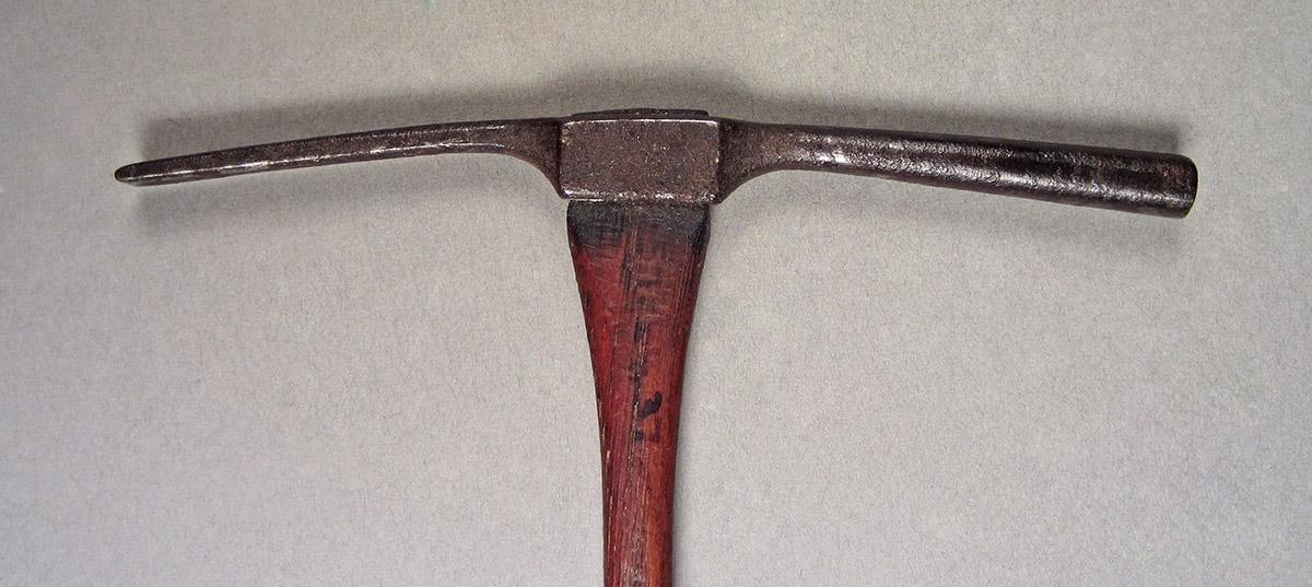 1957.0084.037, Hammer, head side 2