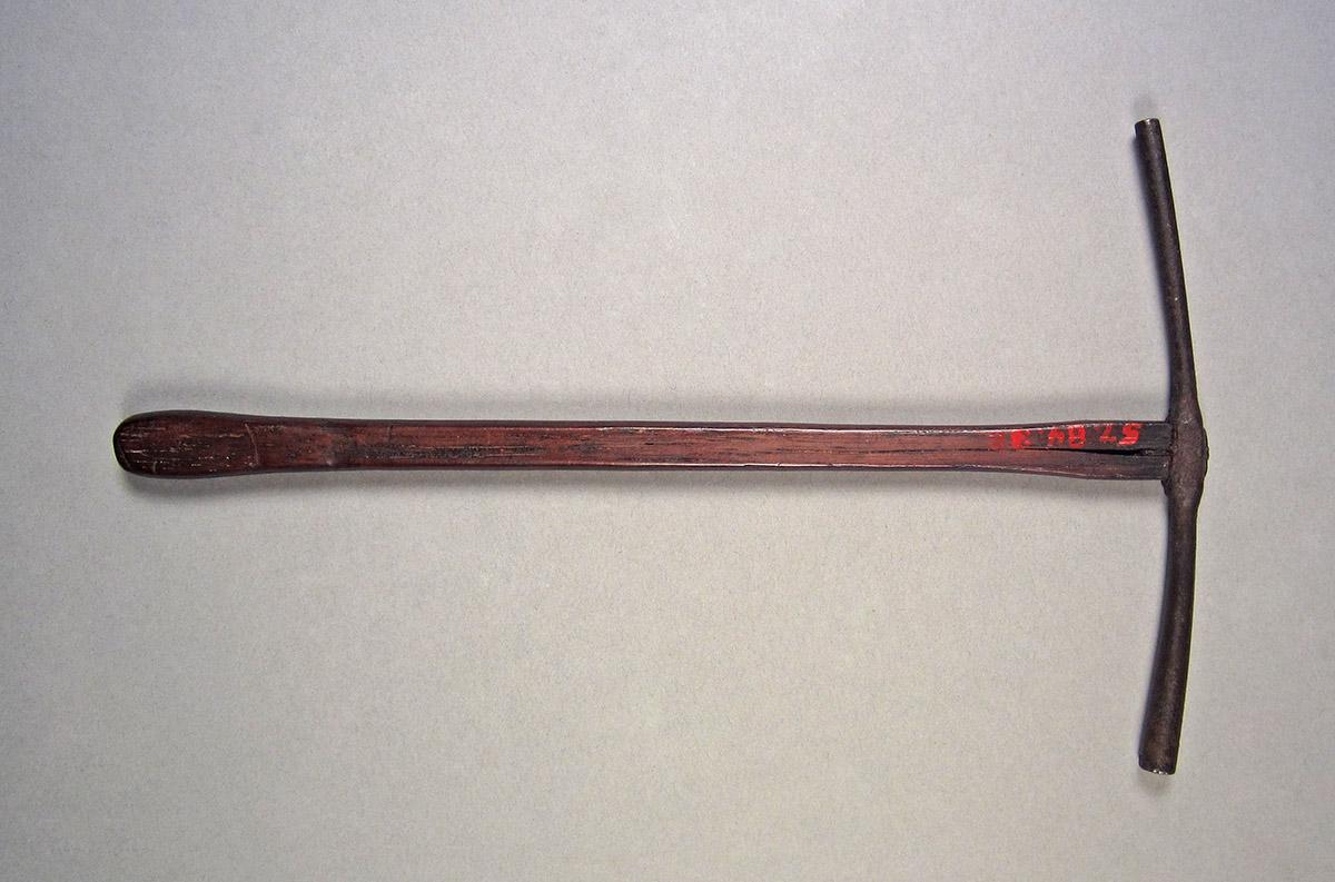 1957.0084.038, Hammer, side 2