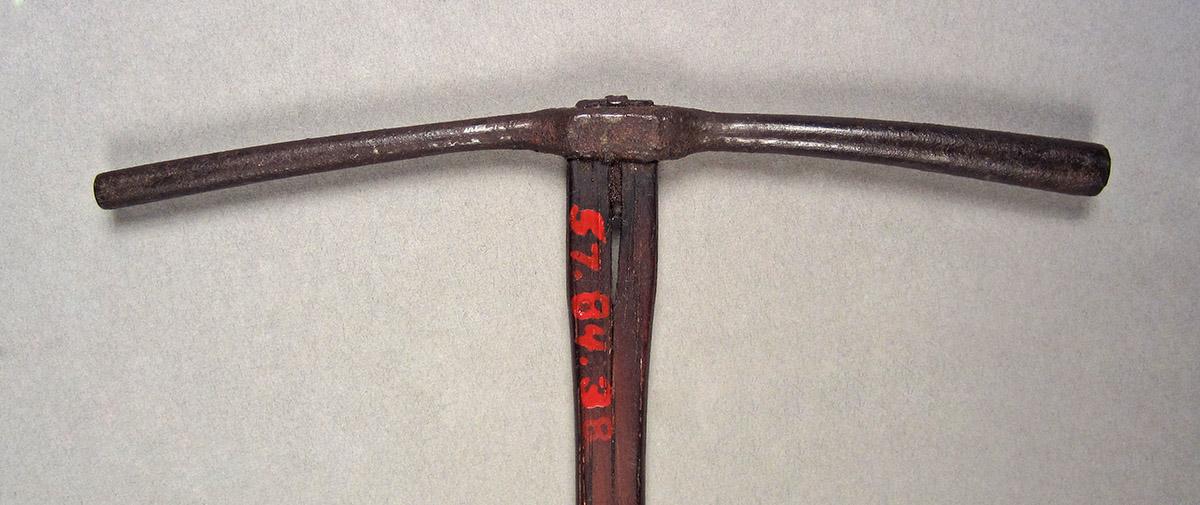 1957.0084.038, Hammer, head side 1