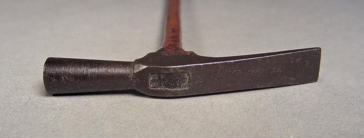 1957.0084.040, Hammer, head top