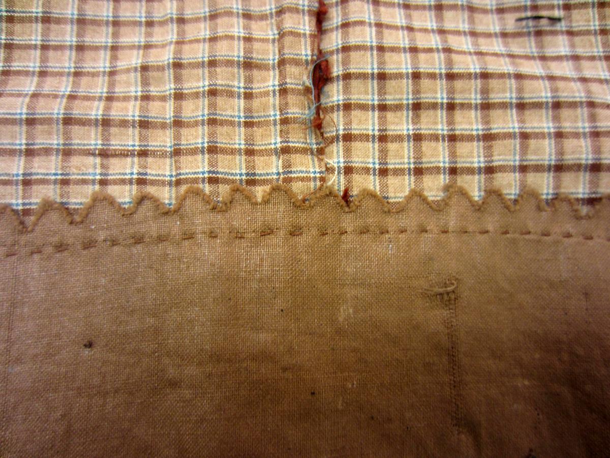 1969.2934 Petticoat, Hem