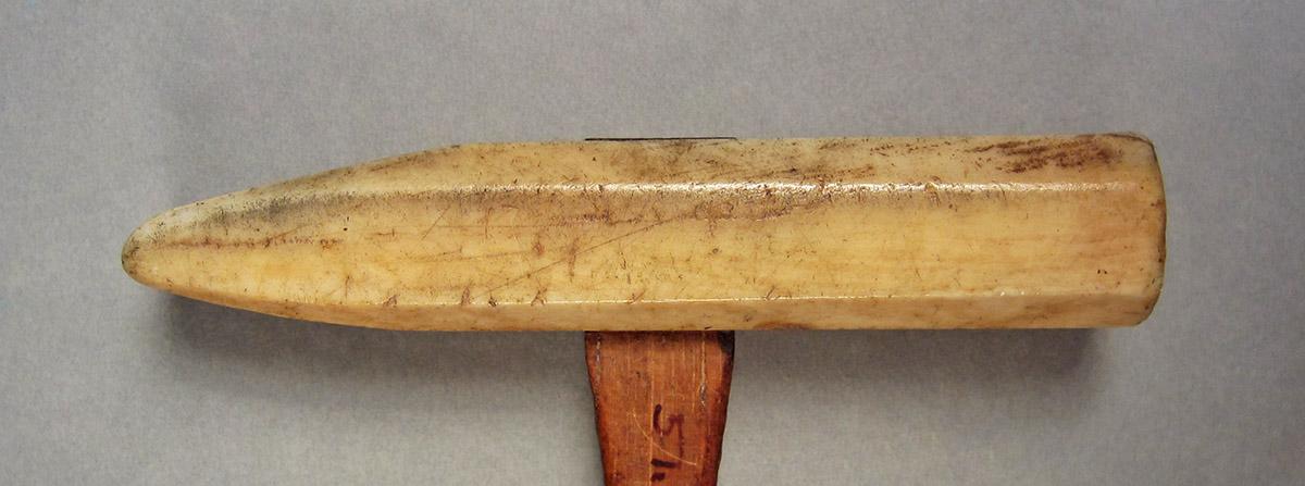 1957.0084.041, Hammer, head side 1
