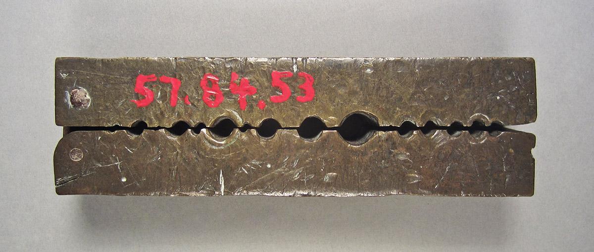 1957.0084.053, Wire vise, side 2