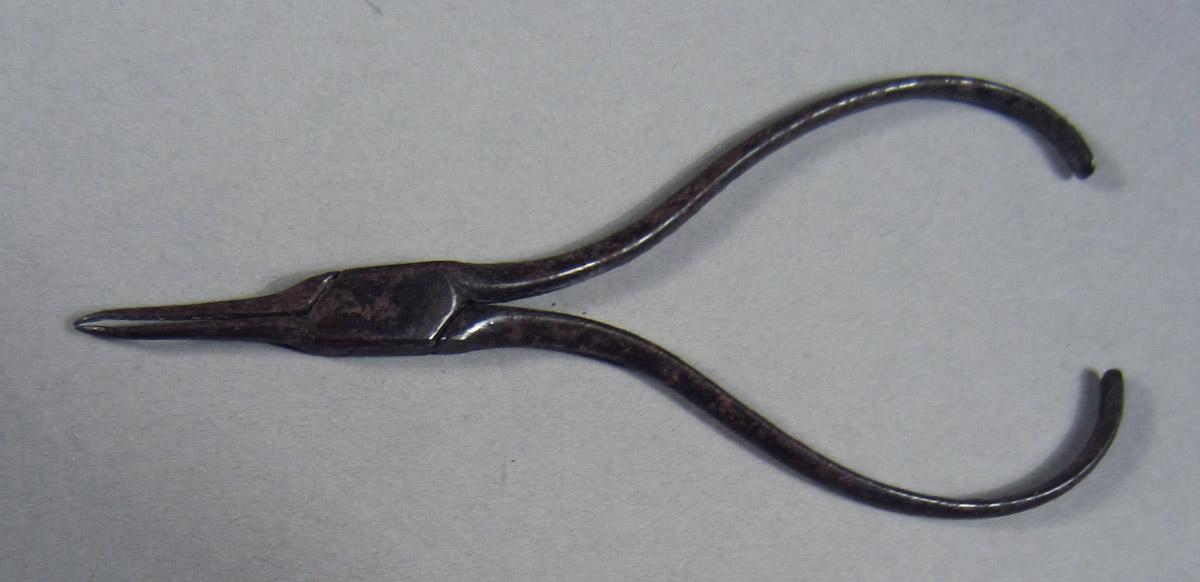 1957.0084.061 Needle nose pliers